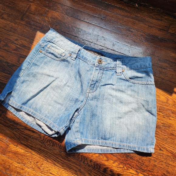 Calvin Klein jean short Size 8 - Picture 3 of 6